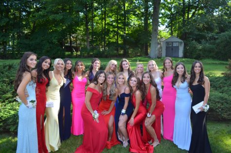 Class of 2022 students celebrate their junior prom in June.