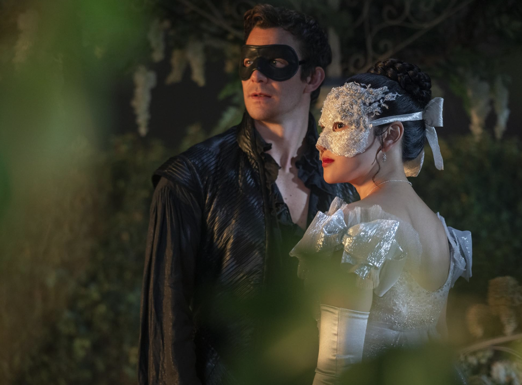 Benedict Bridgerton (Luke Thompson) and Sophie Baek (Yerin Ha) share a midnight dance in The Waltz episode of Bridgerton season 4.